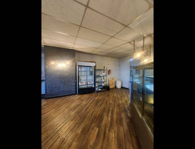 BUSINESS PROPERTY TO RENT IN WOODMEAD